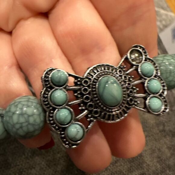 Blue beaded stretch bracelet - Picture 2 of 3